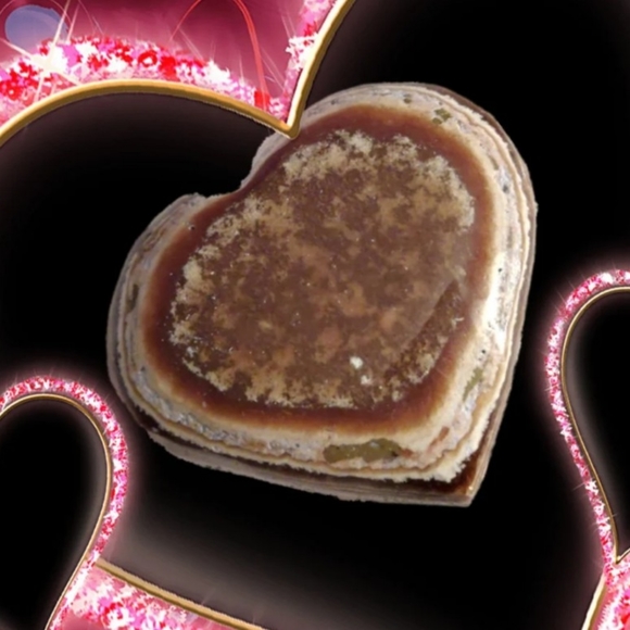 Cute Ribbon Banded Jasper Heart Stone. - Picture 4 of 5